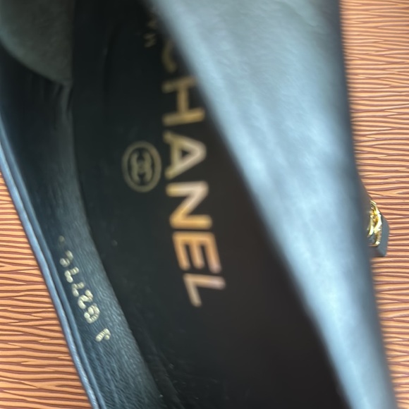 Authentic Chanel Chain Pumps size 7.5 US - Picture 5 of 5